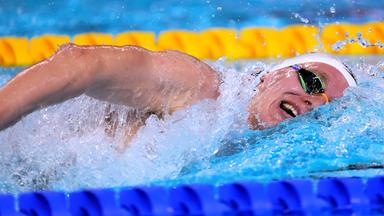 Schwimmer Sven Schwarz im 1500m Freistil-Schwimmen beim Auftauchen am 03.08.2025 in Singapur.