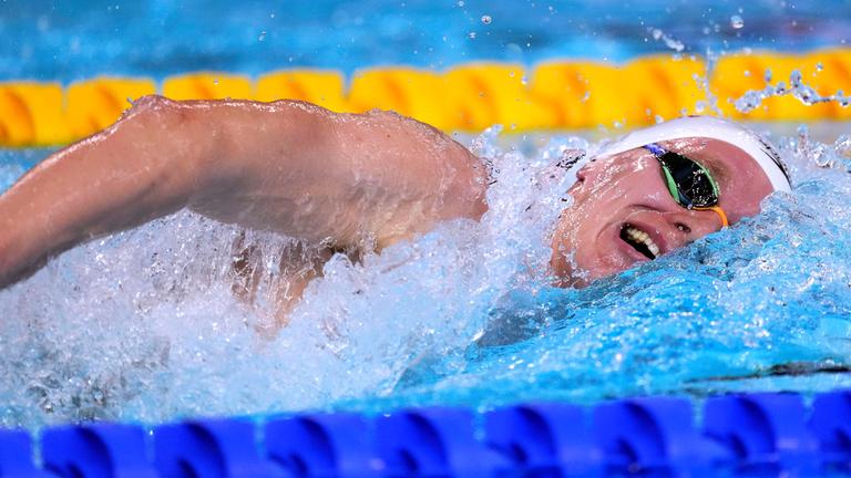 Schwimmer Sven Schwarz im 1500m Freistil-Schwimmen beim Auftauchen am 03.08.2025 in Singapur.