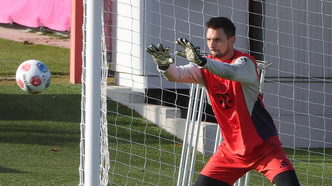 Torwart Sven Ulreich beim Training des FC Bayern München in der Säbenerstraße in München am 16.02.2026. 
