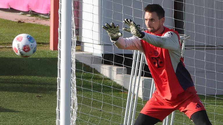 Torwart Sven Ulreich beim Training des FC Bayern München in der Säbenerstraße in München am 16.02.2026. 