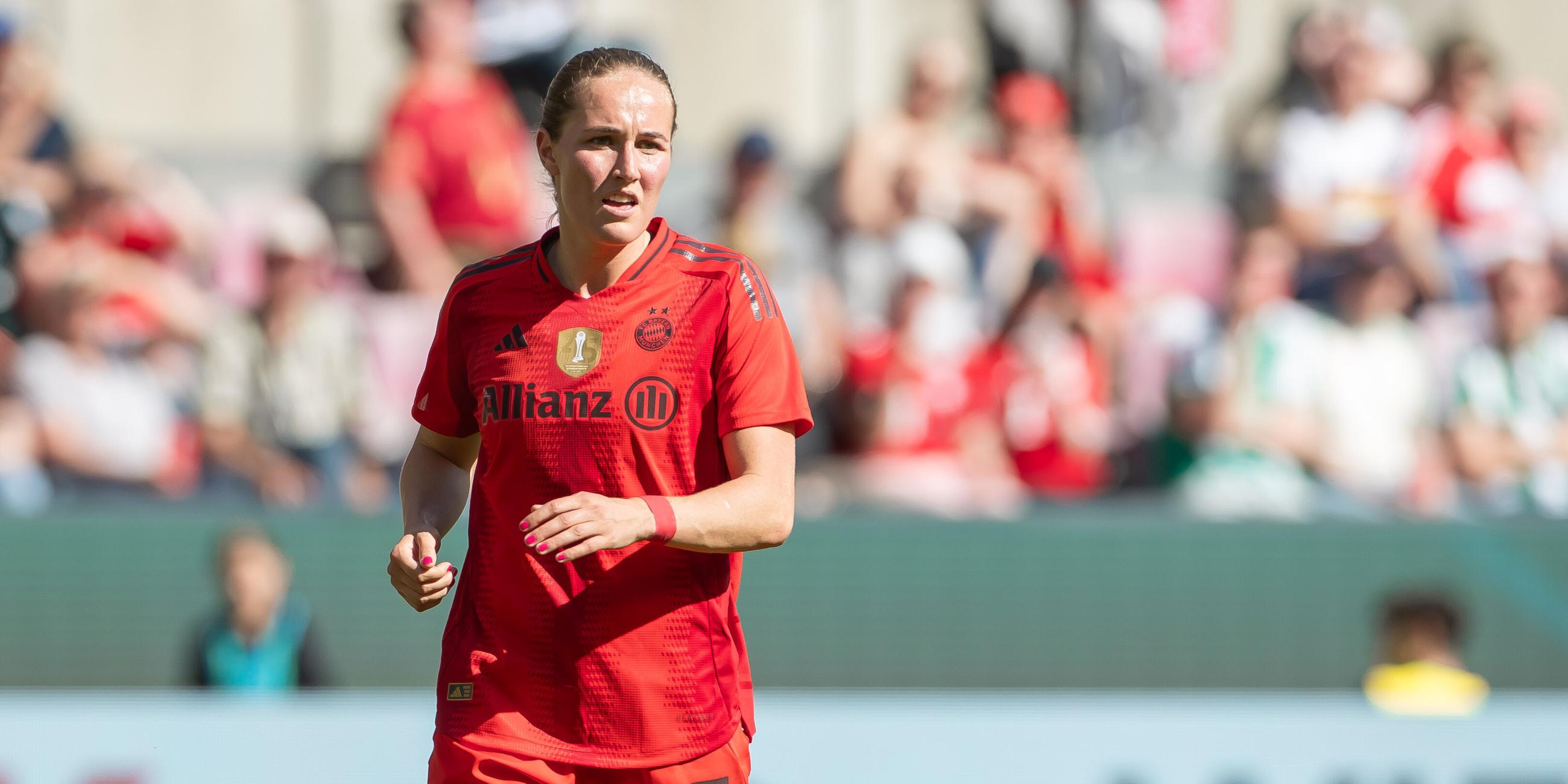 Nationalspielerin Sydney Lohmann im Trikot des FC Bayern München