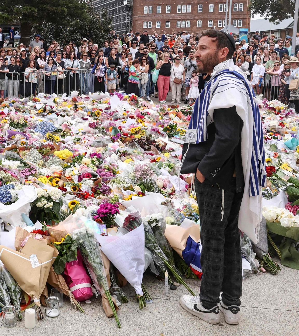 Ein Blumenmeer für die Opfer des Anschlags am ausralischen Bondi Beach