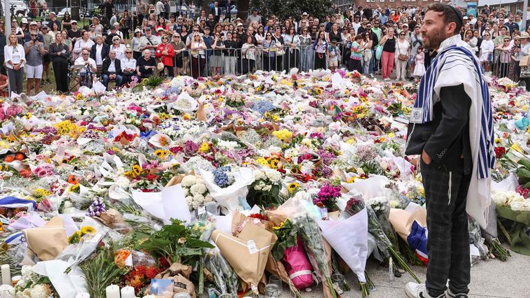 Ein Blumenmeer für die Opfer des Anschlags am ausralischen Bondi Beach