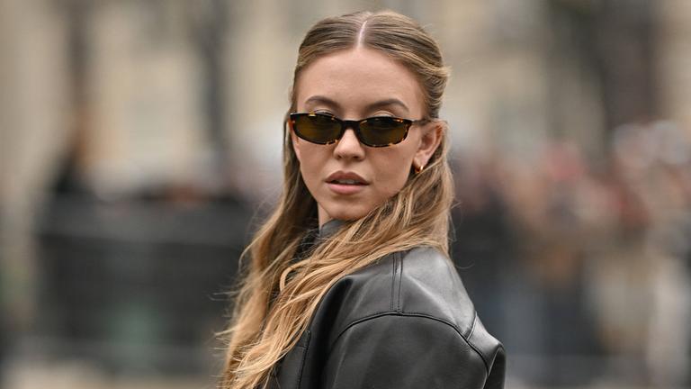 Schauspielerin Sydney Sweenay auf der Paris Fasion Week 2025. (Archiv)