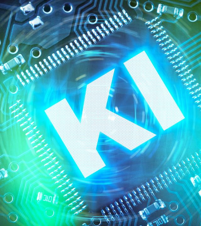 FOTOMONTAGE, Leuchtender Computerchip mit der großen Aufschrift: KI, auf Leiterplatte. Symbolfoto für künstliche Intelligenz