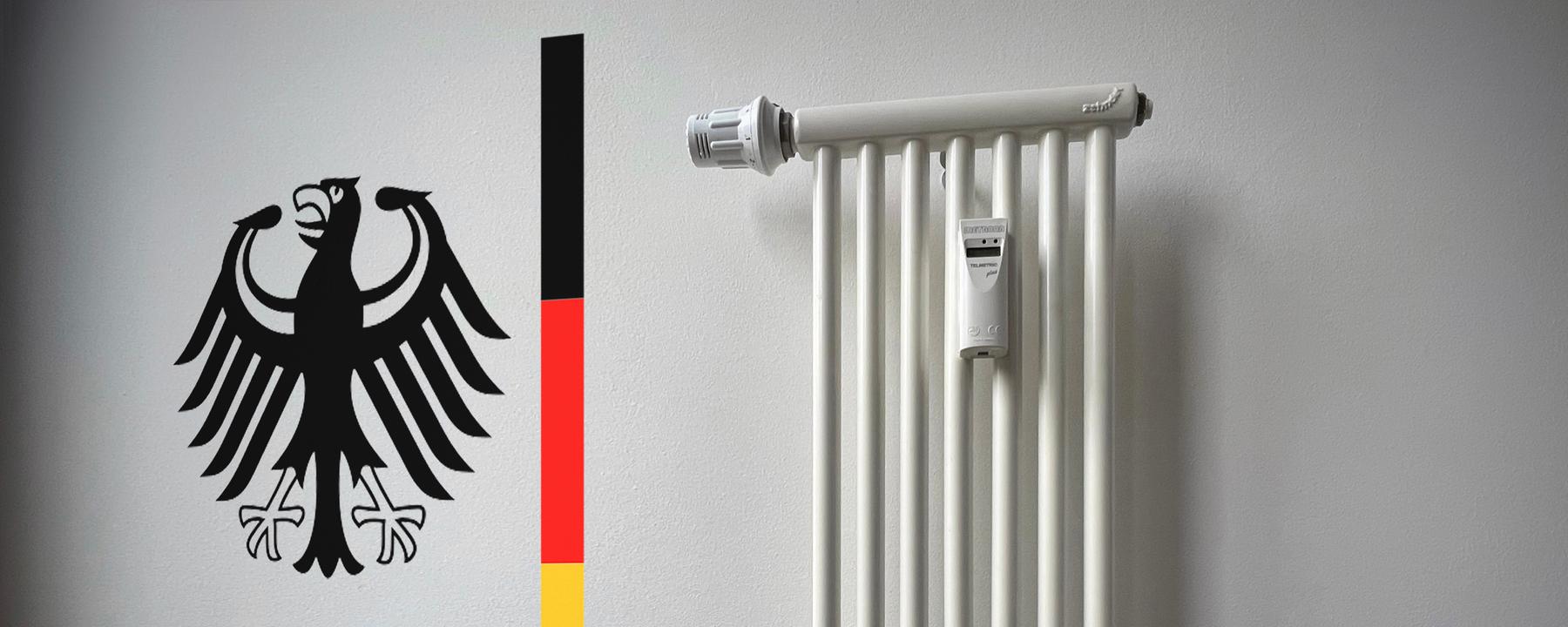 Das Logo der Bundesregierung an einer Wand, rechts daneben ein Heizkörper