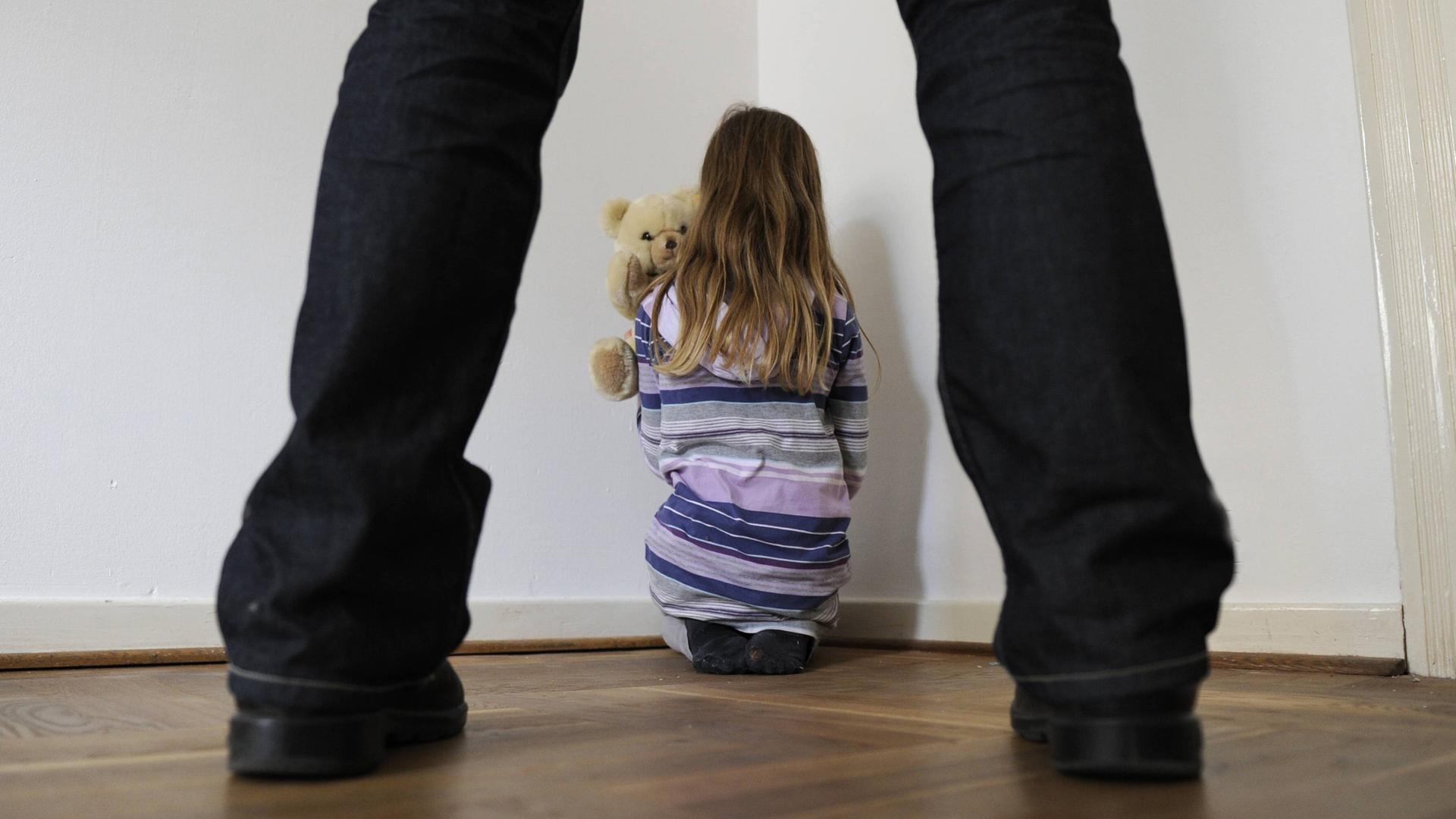 (Symbolbild) Kindesmissbrauch