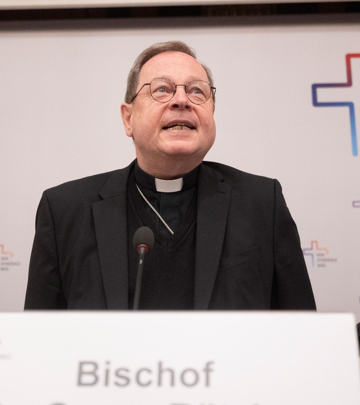  Irme Stetter-Karp (l-r), Präsidentin des Zentralkomitees der deutschen Katholiken, Bischof Georg Bätzing, Vorsitzender der Deutschen Bischofskonferenz (DBK), und Bischof Michael Gerber nehmen an einer Pressekonferenz der Synodalversammlung des Synodalen Wegs der katholischen Kirche teil.