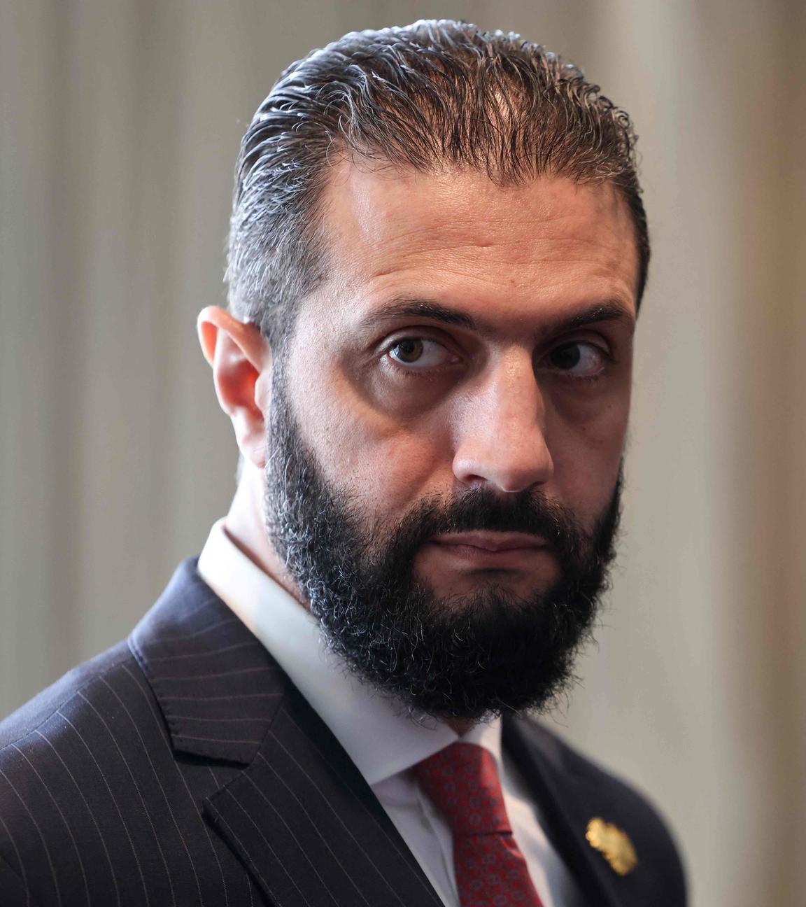 Syriens Präsident Ahmed al-Sharaa vor einem Treffen mit dem französischen Präsident Emmanuel Macron in New York am 24.09.2025.