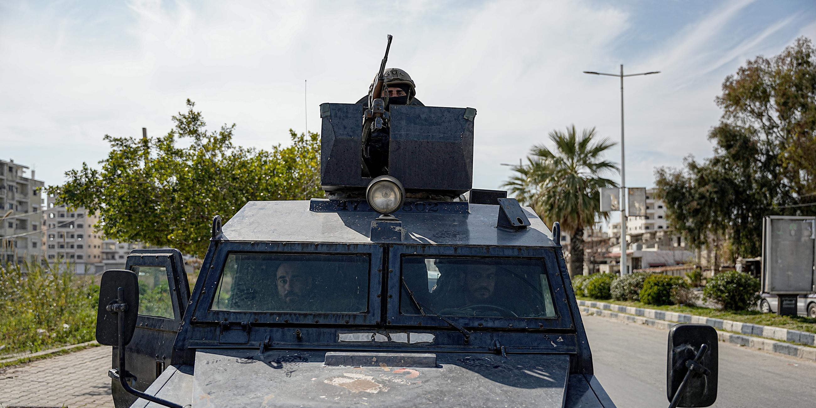 Sicherheitskräfte patroullieren in Latakia, Syrien