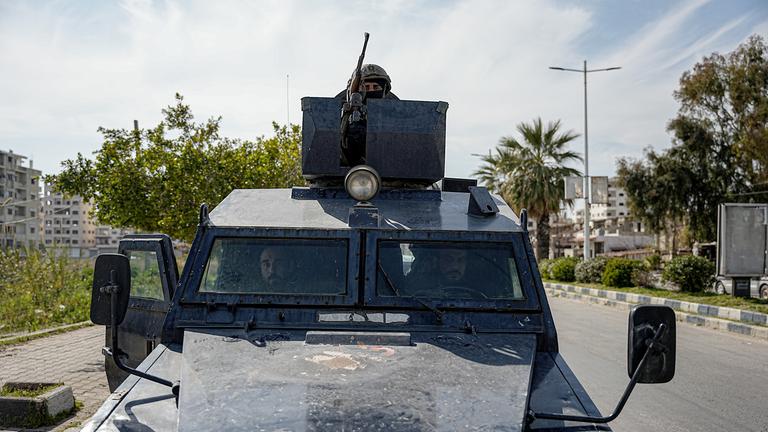 Sicherheitskräfte patroullieren in Latakia, Syrien