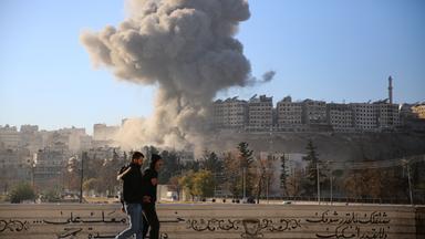 Die syrische Großstadt Aleppo nach einem russischen Luftangriff