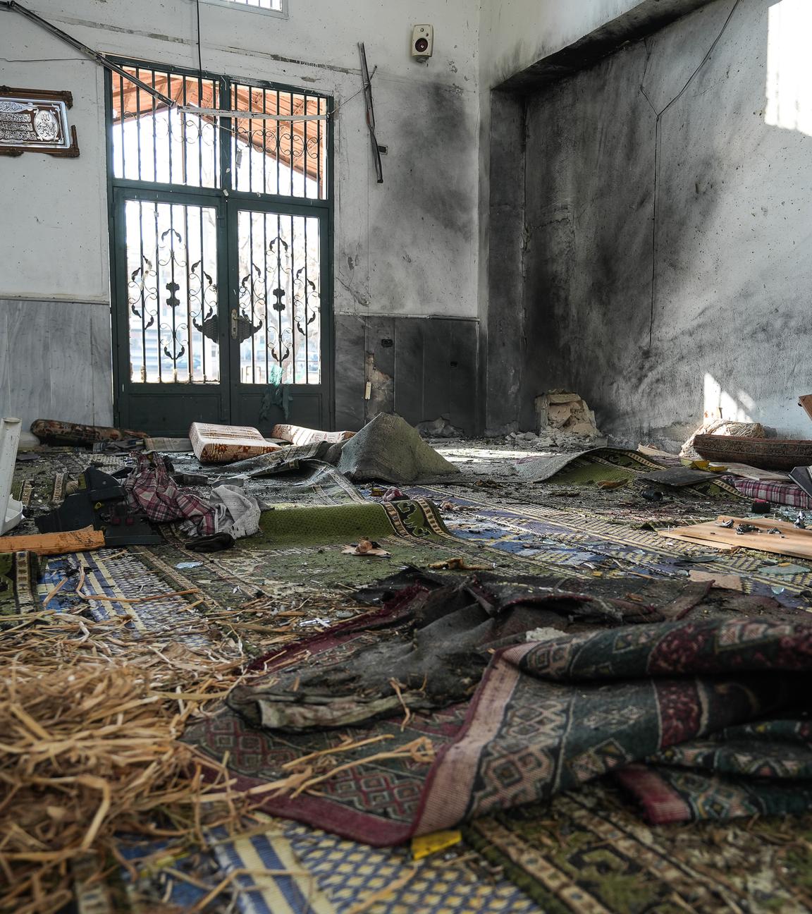 Syrien, Homs: Erstmals seit dem Sturz von Machthaber al-Assad vor einem Jahr haben Angreifer in Syrien einen Anschlag auf eine Moschee verübt.