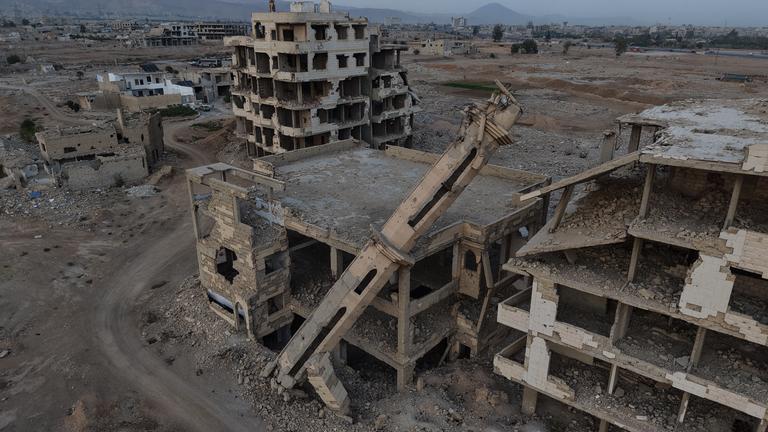 Mehrere Häuser des Stadtviertels Cobar in Damaskus, Syrien liegt in Trümmern.