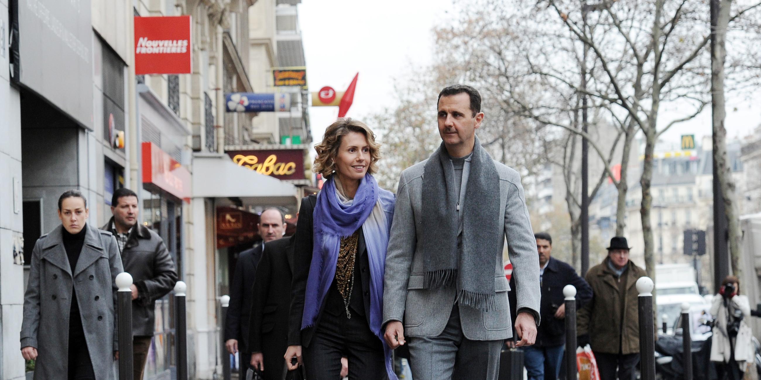 "Syriens Herrscher: Das Haus Assad - Der Nachfolger und die Macht": Der syrische Präsident Baschar al-Assad und seine Frau Asma beim Spaziergang am 10.Dezember in Paris, während ihres offiziellen zweitägigen Aufenthalts in Frankreich.