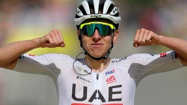 Der slowenische Fahrer Tadej Pogacar gewinnt die 4. Etappe der 111. Ausgabe der Tour de France.