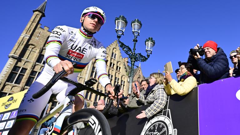 Der Slowene Tadej Pogacar vom UAE Team Emirates beim Start am 06.04.2025.