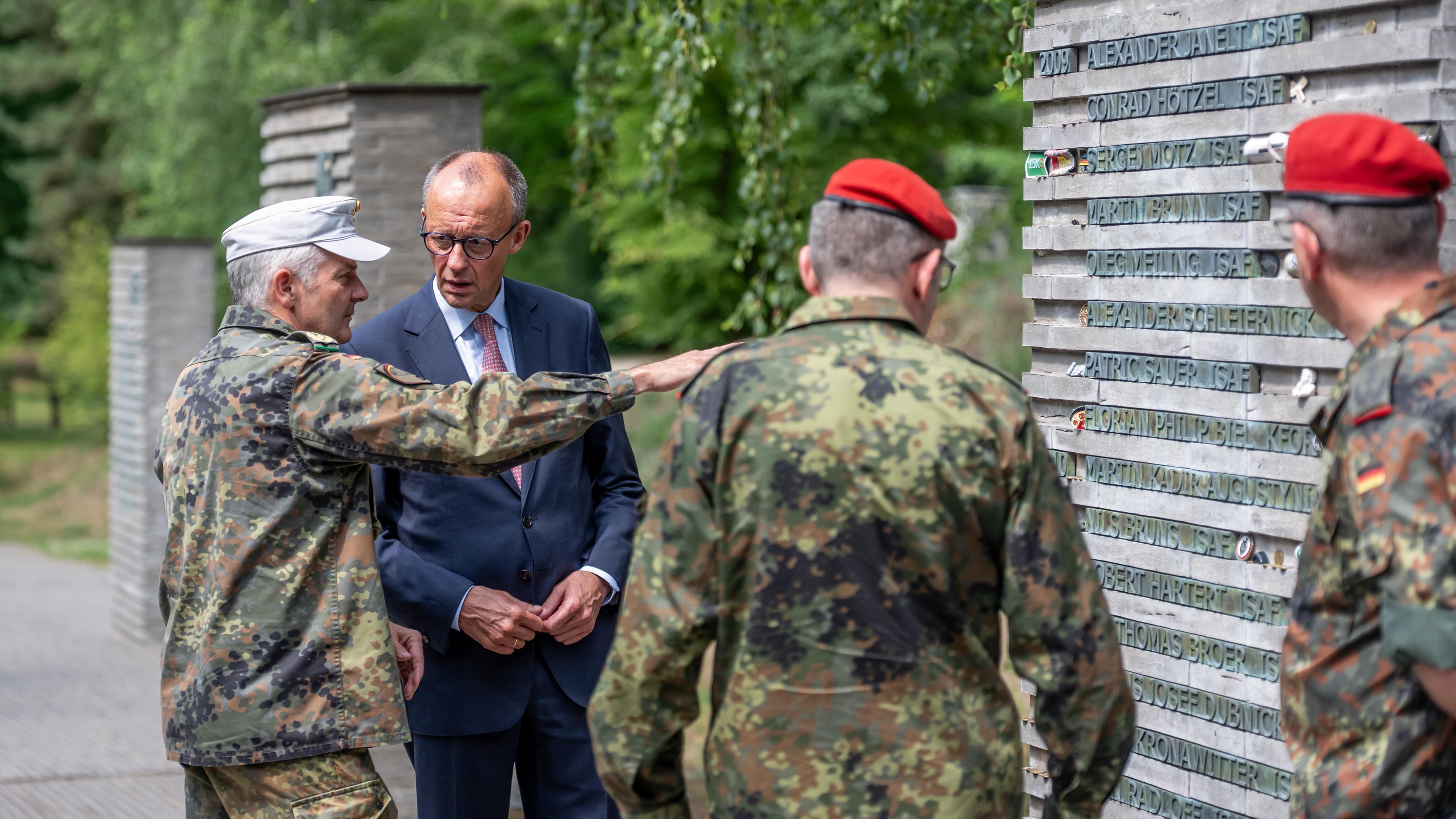 Kanzler Merz bei der Bundeswehr