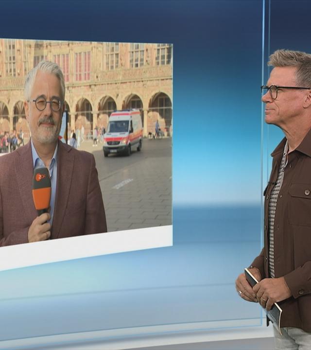 Ralf Szepanski im Gespräch mit einer Reporter in Bremen