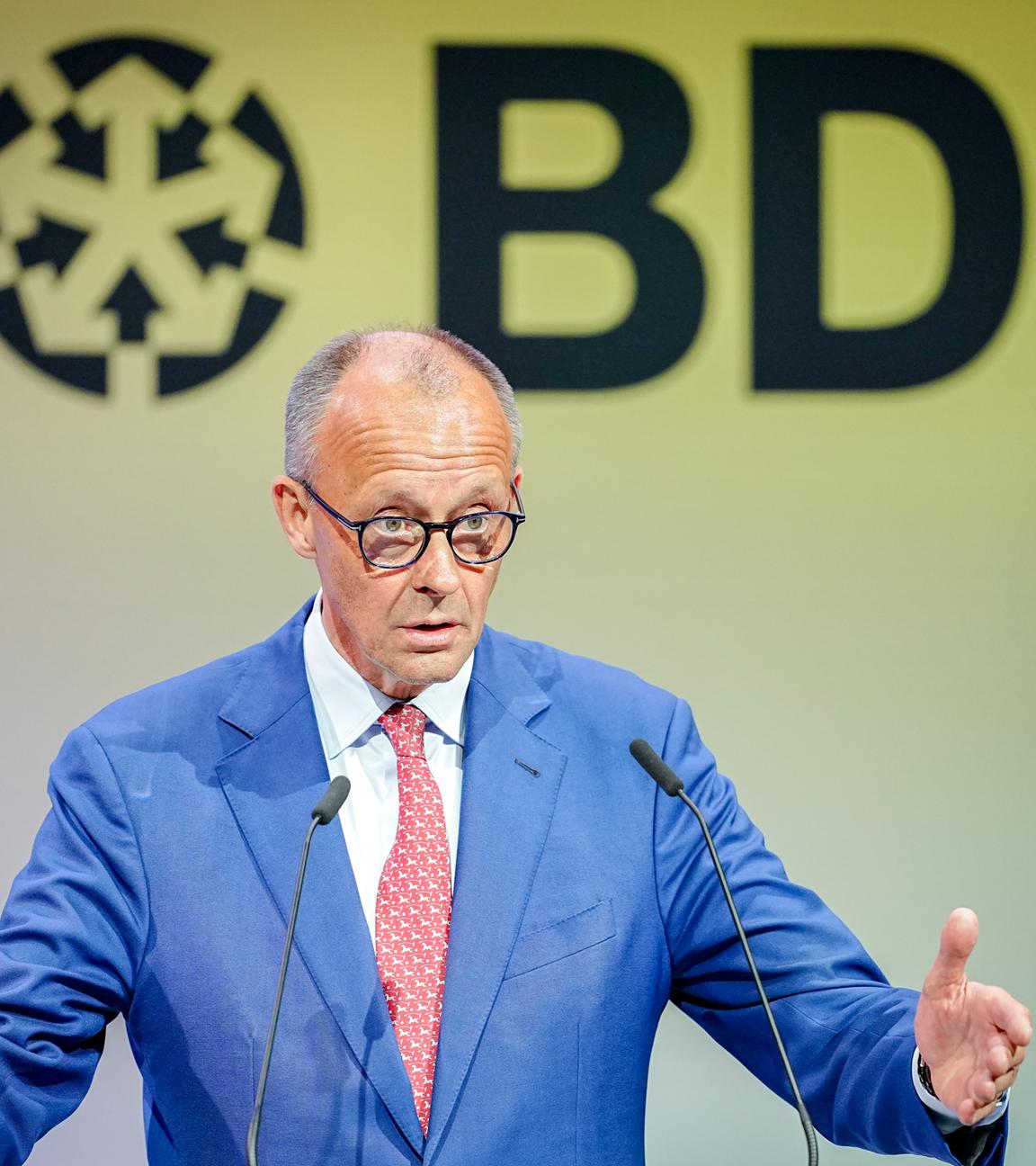 Bundeskanzler Friedrich Merz (CDU) spricht beim Tag der deutschen Industrie.