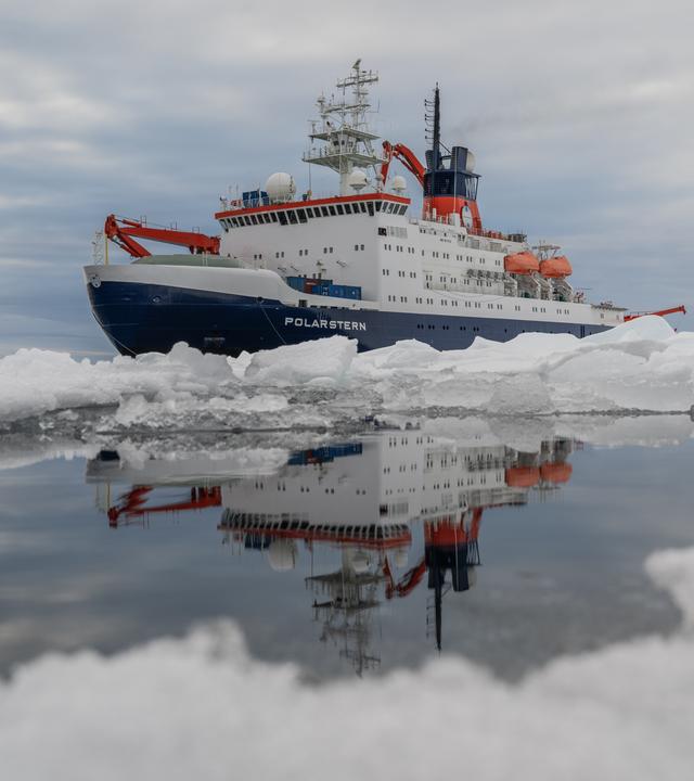 Das Forschungsschiff Polarstern in der Arktis.