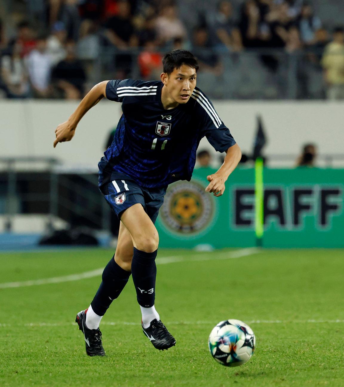 Der japanische Nationalspieler Taichi Hara befindet sich im Länderspiel gegen Südkorea im Vorwärtsgang 