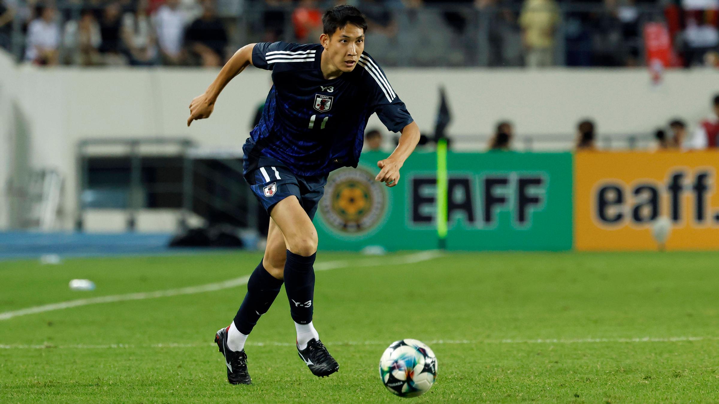 Der japanische Nationalspieler Taichi Hara befindet sich im Länderspiel gegen Südkorea im Vorwärtsgang 