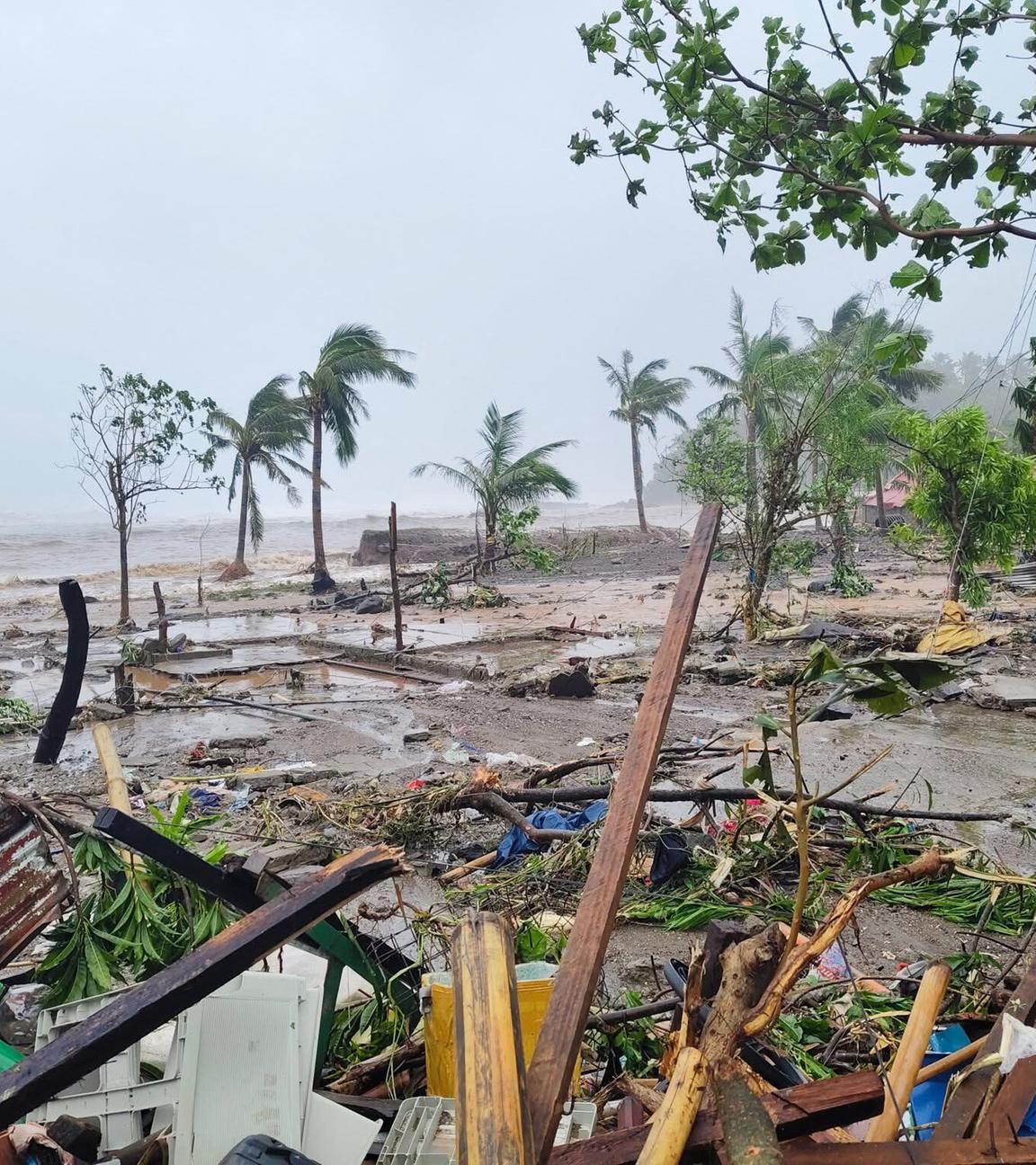 Dieses Foto zeigt ein Gebiet, das am 9. November 2025 vom Taifun Fung-wong in der Provinz Catanduanes auf den Philippinen heimgesucht wurde.