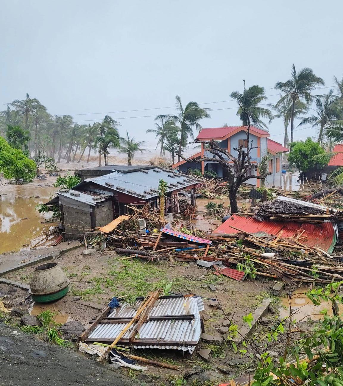 Durch den Taifun zerstörte Häuser auf den Philippinen