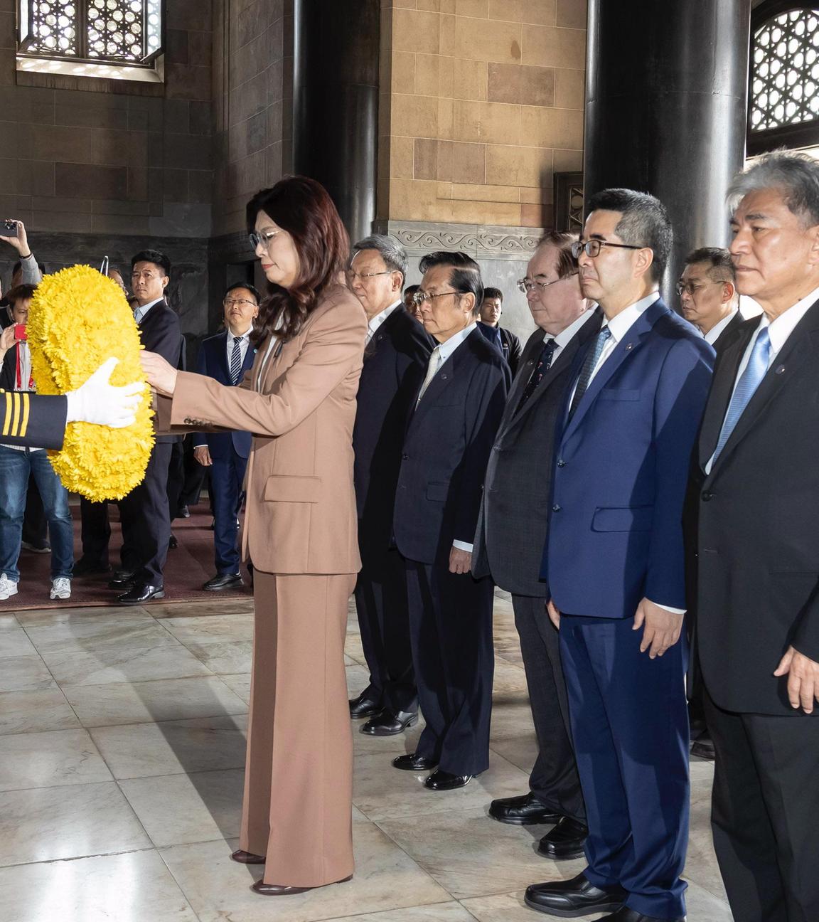 MT-Vorsitzender Cheng Li-wun besucht China