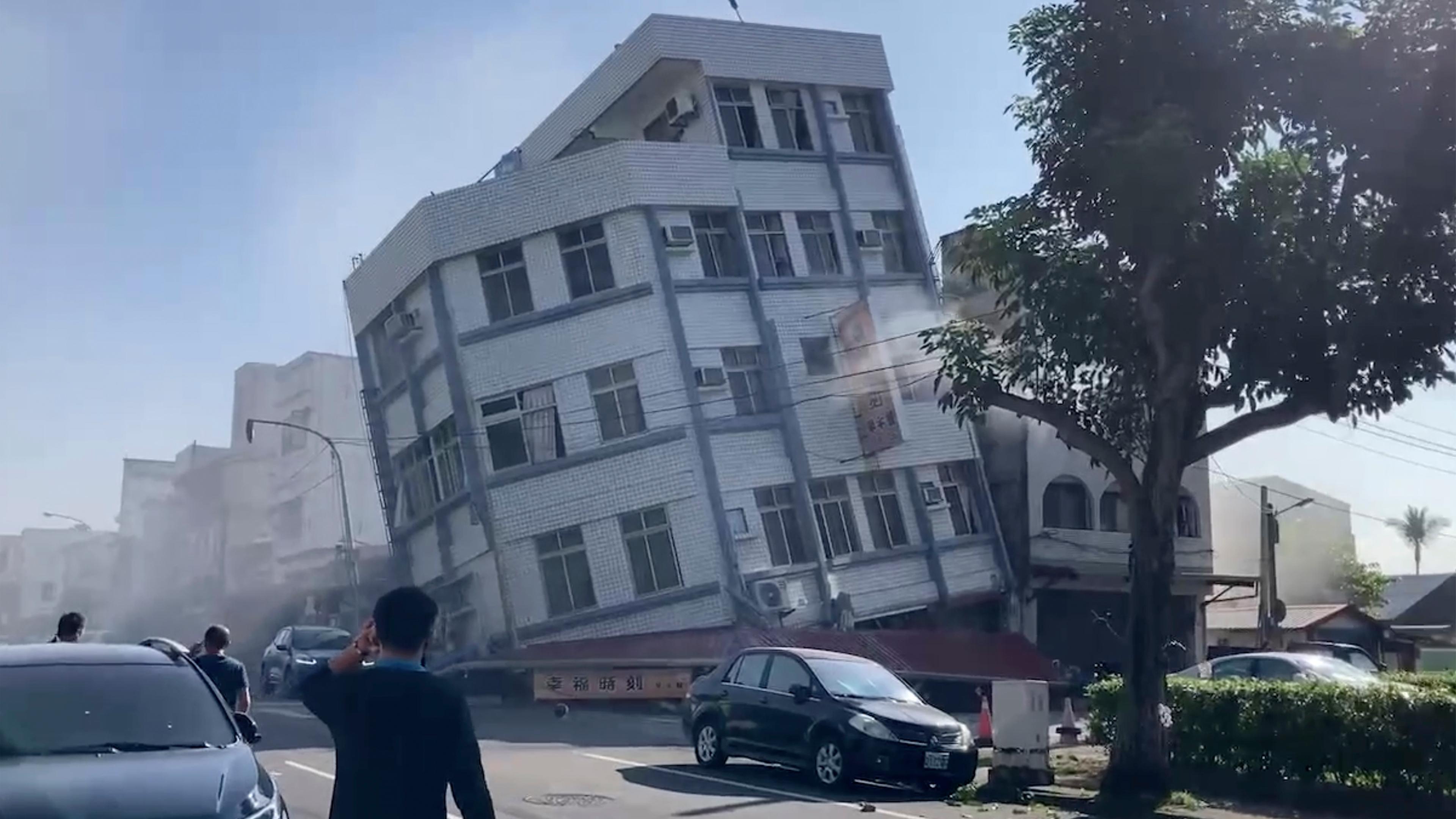 Schweres Erdbeben vor Taiwan
