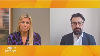 Moderatorin Nadine Krüger im Gespräch mit Politikwissenschaftler Ali Fathollah-Nejad.