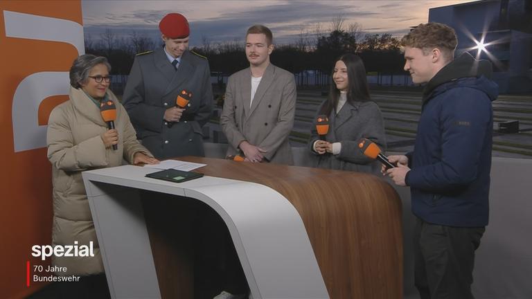 70 Jahre Bundeswehr, Shakuntala Banerjee im Talk mit vier junge Menschen