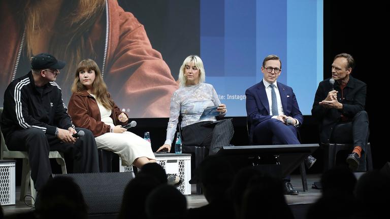 Vincent-G, Ricarda Lang, Victoria Reichelt, Philipp Amthor und Wulf Schmiese (v.l.) beim Talk auf Stage 2 auf der re:publica 2026 in Berlin.