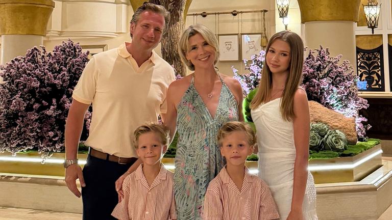 Tanja Szewczenko mit ihrem Mann und ihren Kindern.