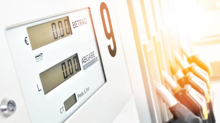 Archiv: Tanksäule im Gegenlicht