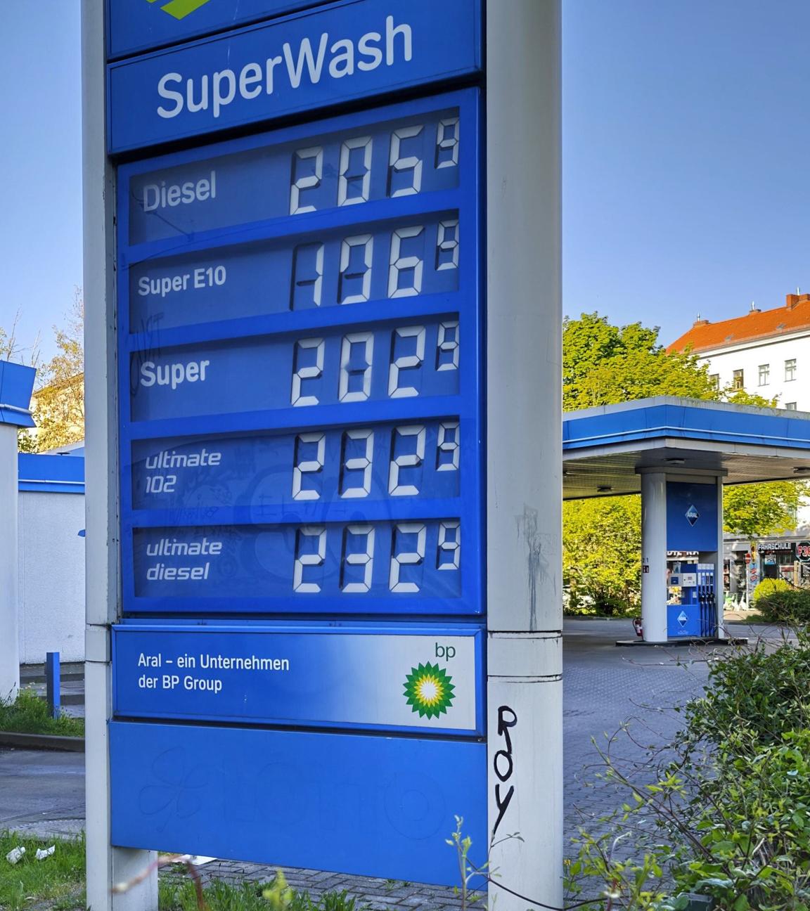 Preistafel an einer Aral-Tankstelle, aufgenommen am 01.05.2026