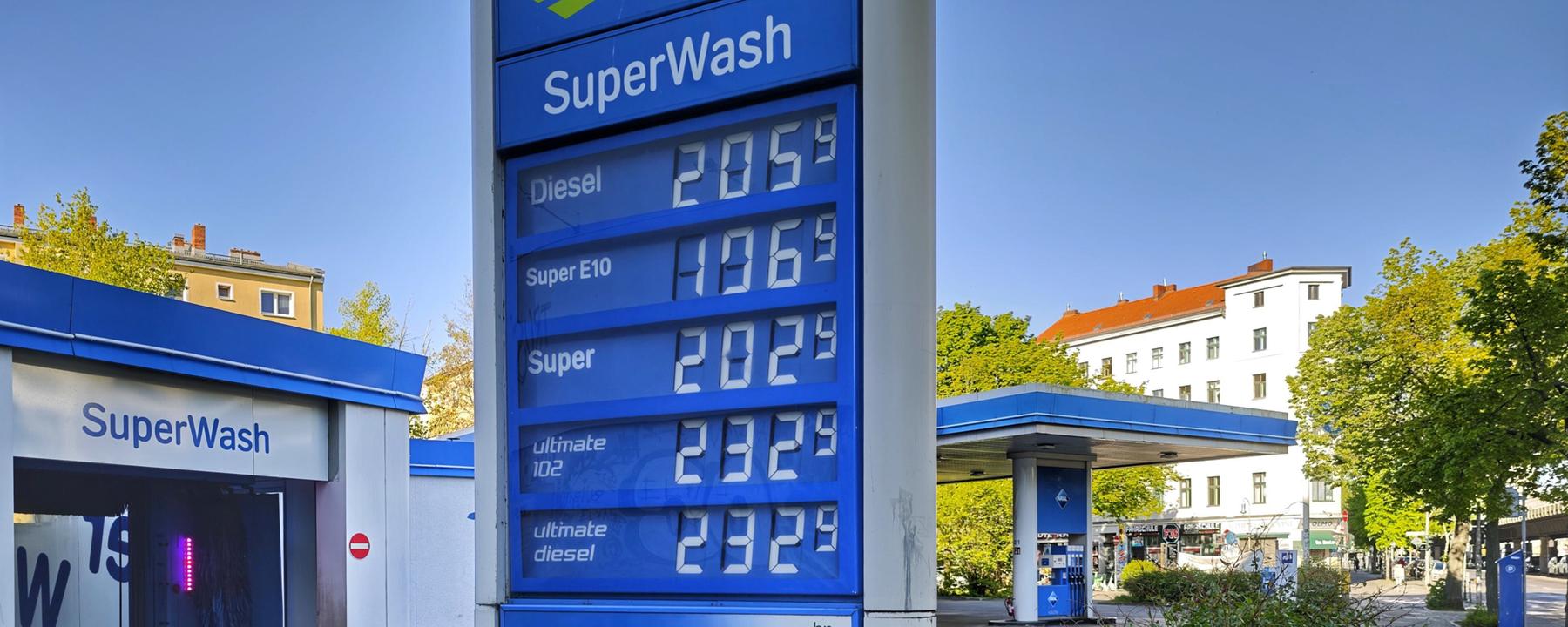 Preistafel an einer Aral-Tankstelle, aufgenommen am 01.05.2026