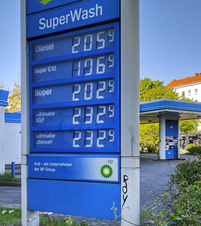 Preistafel an einer Aral-Tankstelle, aufgenommen am 01.05.2026