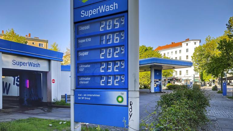 Preistafel an einer Aral-Tankstelle, aufgenommen am 01.05.2026