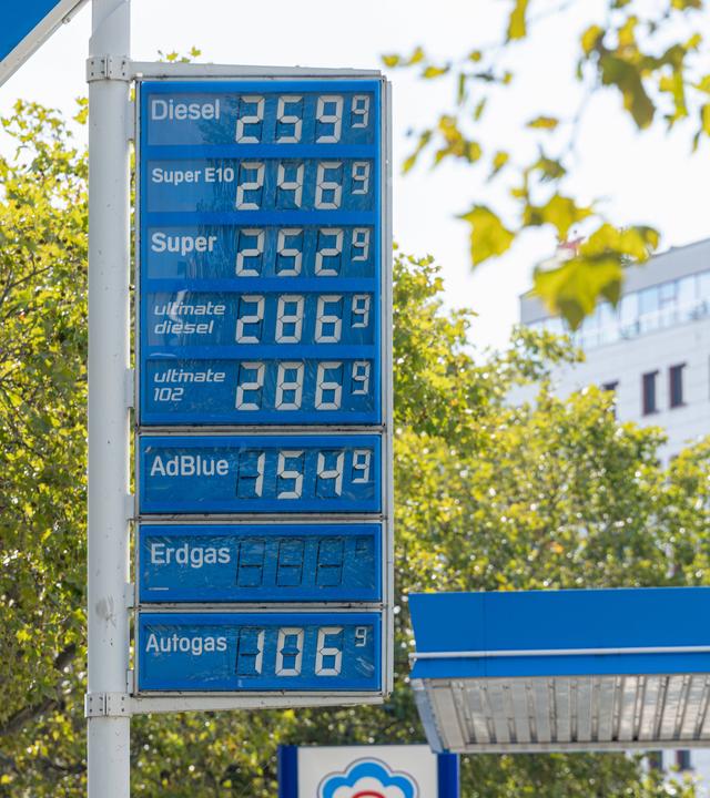 Für Diesel und Benzin müssen Verbraucher momentan deutlich mehr zahlen.