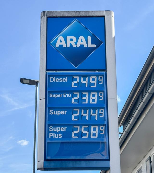 Für Diesel und Benzin müssen Verbraucher momentan deutlich mehr zahlen.