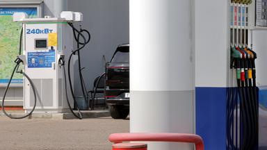 Rising prices and sales limitations of fuel at gas stations in Russia