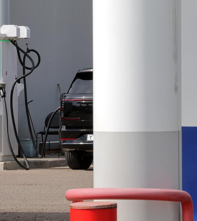 Rising prices and sales limitations of fuel at gas stations in Russia