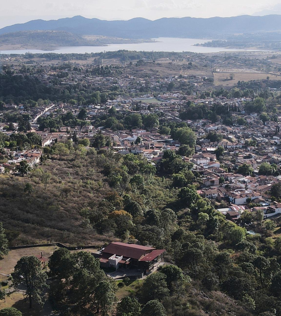 Bäume und Gebäude in Tapalpa (Mexiko), aufgenommen am 24.02.2026