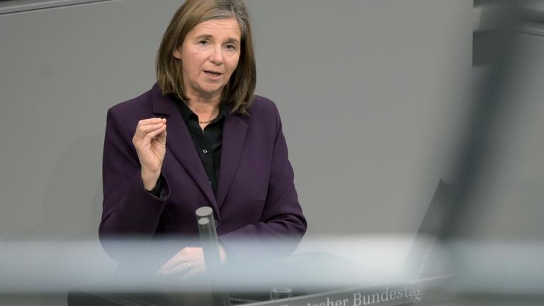  Katrin Göring-Eckardt (Bündnis 90/Die Grünen) spricht in der Debatte im Bundestag.