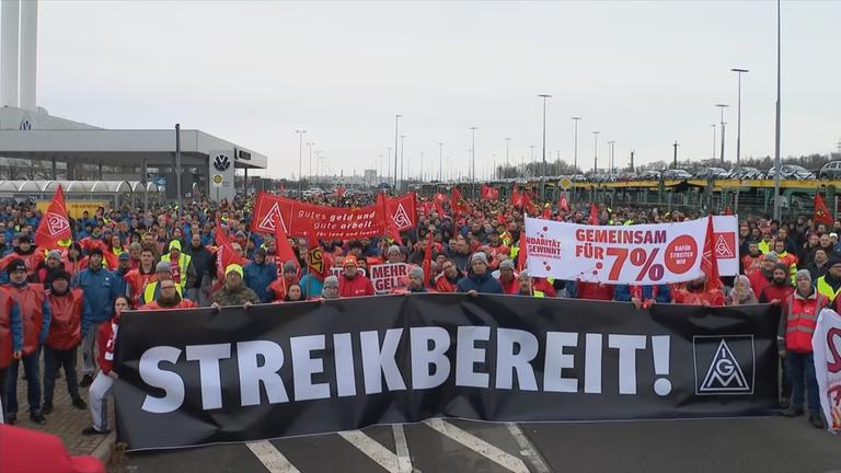 Kundgebung der IG Metall und VW-Mitarbeitern