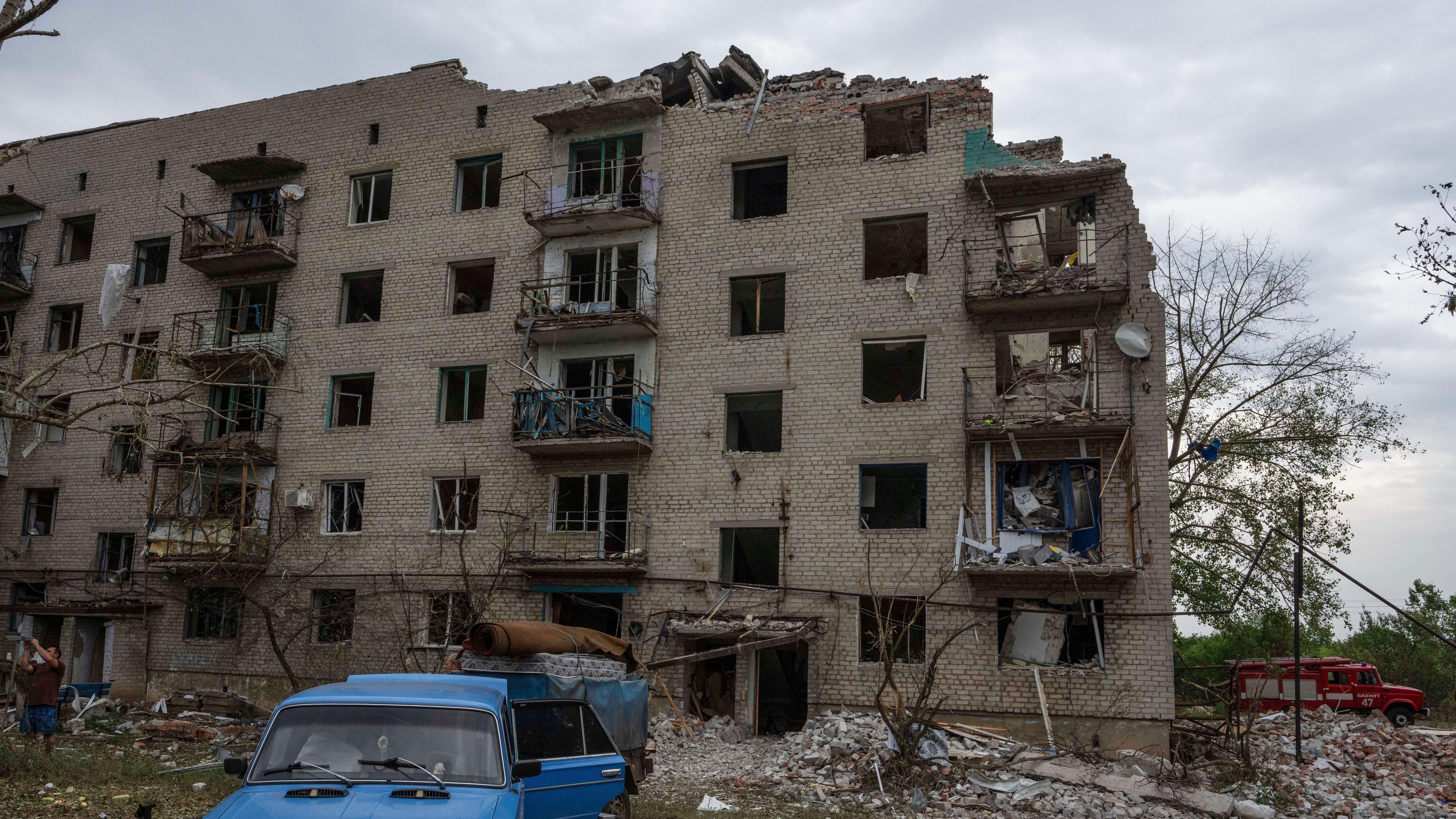 Ein zerstörter Wohnblock in der ukrainischen Stadt Tschassiw Jar.