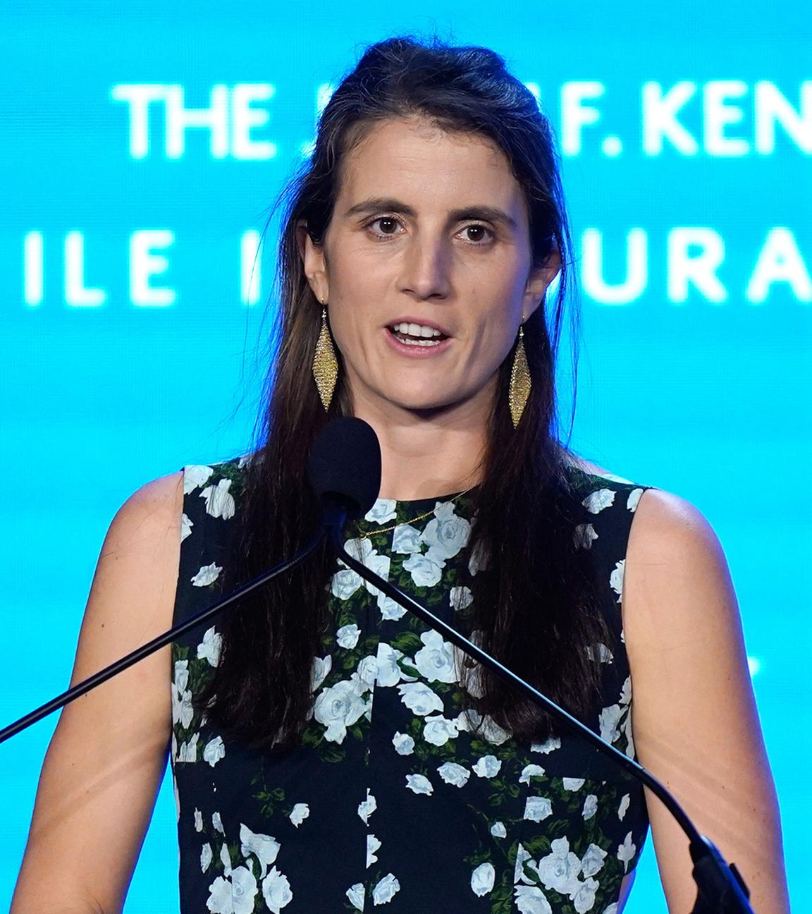 Tatiana Schlossberg, Tochter von Caroline Kennedy und Edwin Schlossberg, spricht bei der Verleihung des John F. Kennedy Profile in Courage Award am 29.10.2023 in Boston. (Achiv)