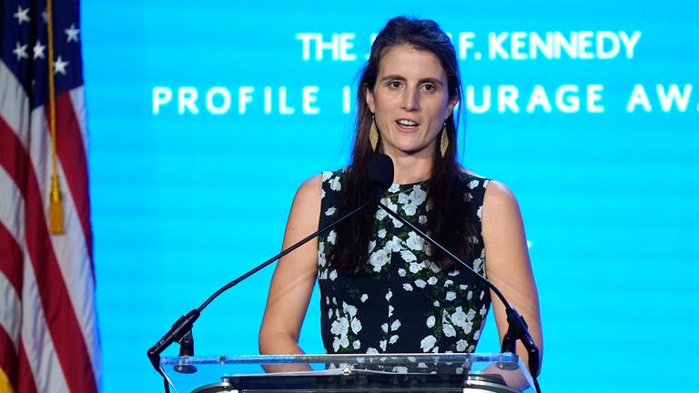 Tatiana Schlossberg am Redner Pult